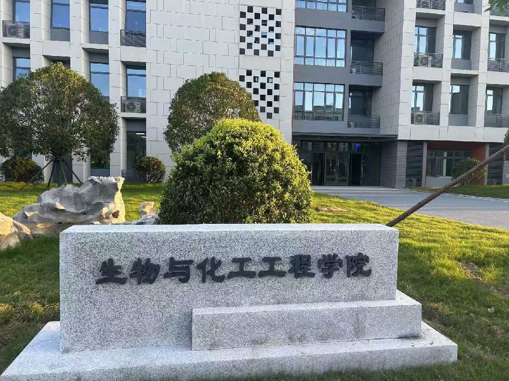 罗湖区扬州职业大学体育场高杆灯项目